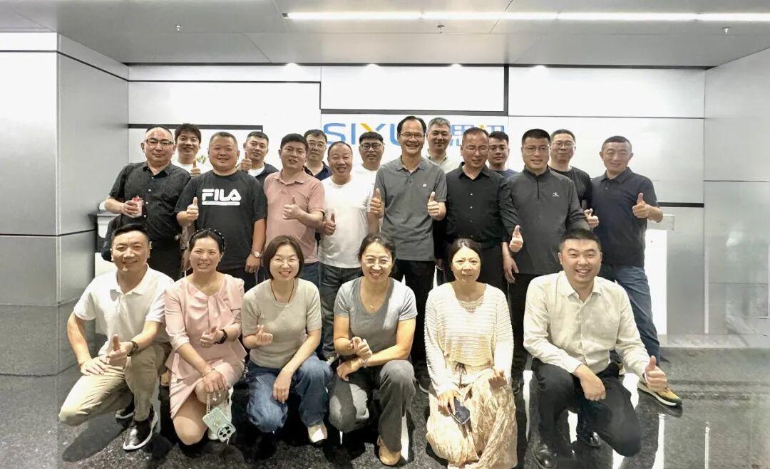 思迅精英伙伴俄罗斯探索之旅-团队合影-总部出发-01.jpg